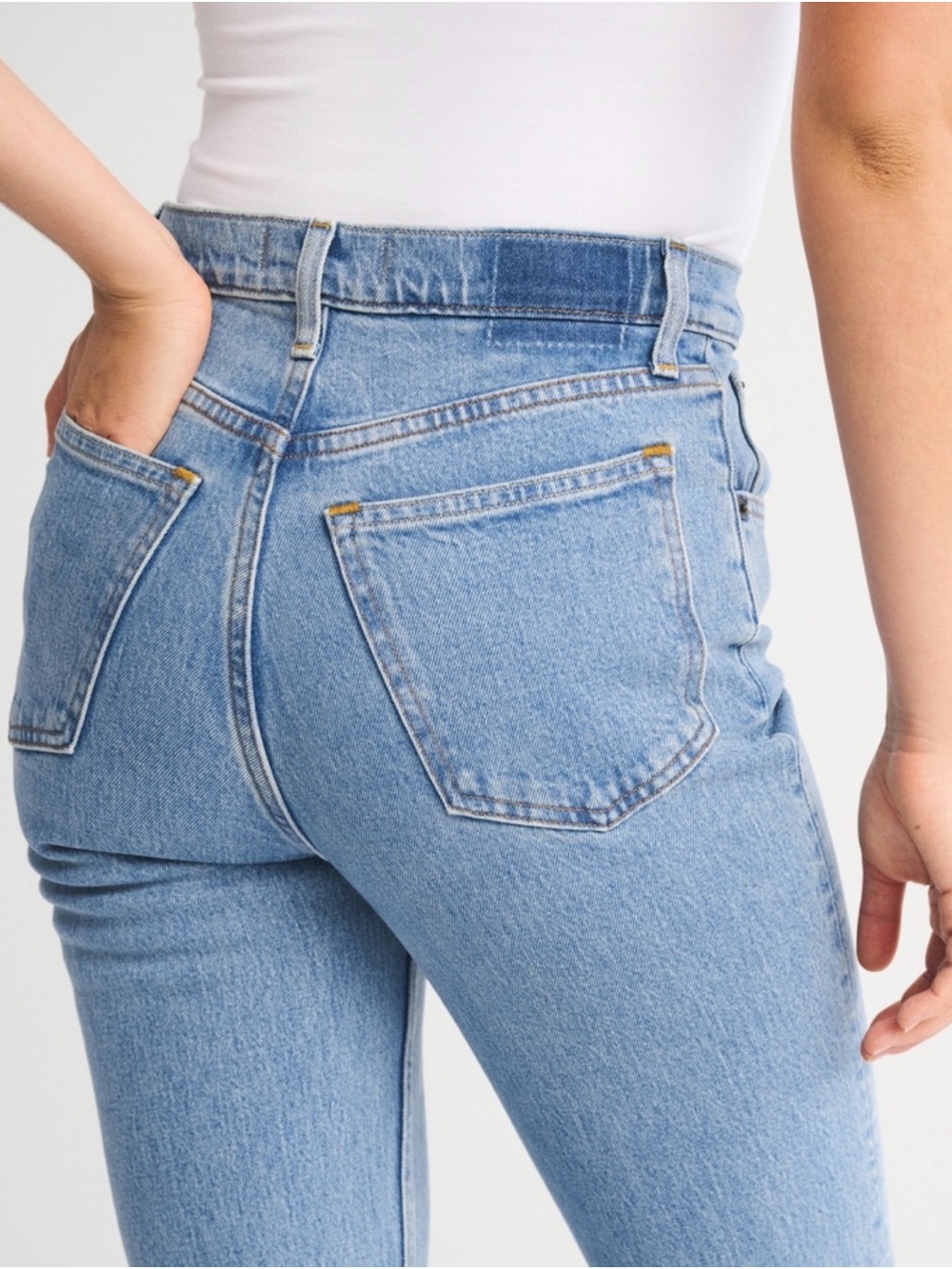 Abercrombie Ultra High Rise 90s Straight Jean Slim - Light Blue (26 Short) - Picture 4 of 9